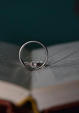 环,书,婚礼