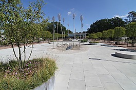 城市公園格羅夫,混凝土板,夏天
