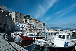 船,藍(lán)色的天空,島