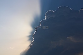 云,太陽(yáng),雷云
