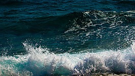 波,砸,海