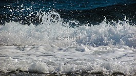 波,砸,海
