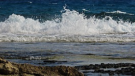 波,砸,海