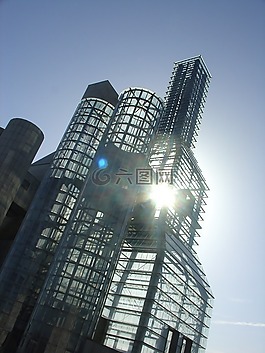 圣地亞哥,建設(shè),紀(jì)念碑