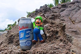 luigy,啤酒,石頭