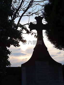 墳場,里昂,愛的忠誠度