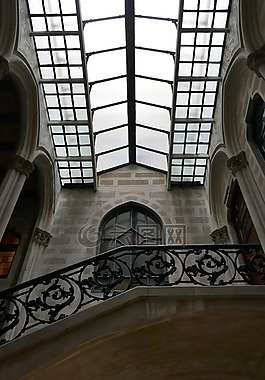 庭院,巴塞羅那,架構(gòu)