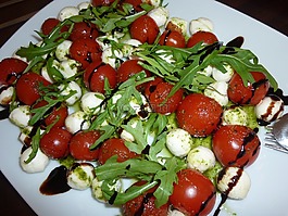 capresse,沙拉,吃