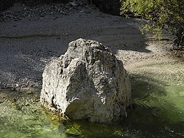 石,巖,水