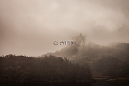 城堡,霧,歷史