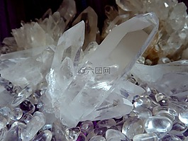 白水晶,清晰的白色,創(chuàng)業(yè)板頂部