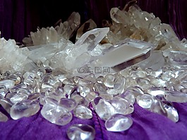 白水晶,清晰的白色,創(chuàng)業(yè)板頂部