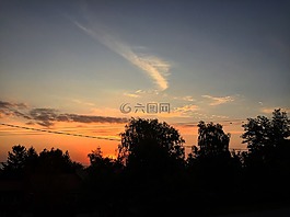 在上午,日出,性質(zhì)