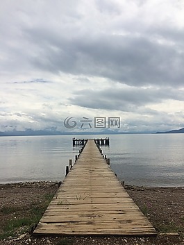 人體內(nèi)的水,沒有人,圓頂?shù)奶炜?/>
                            </a>
                            <div   id=