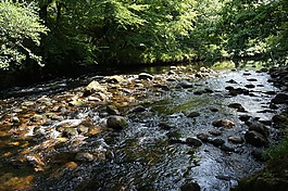 水,巖,流