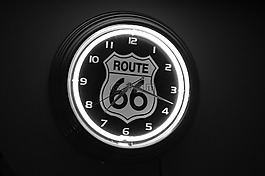 66 號公路,時鐘,霓虹燈