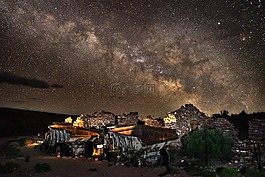 夜晚的天空,自卸卡车,弃