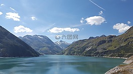 山,更多,性質
