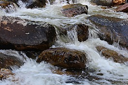 水,當(dāng)前,秋天