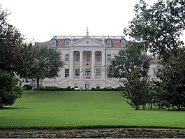 大廈,草坪,河