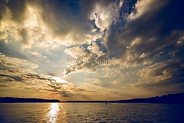 湖,天空,反思
