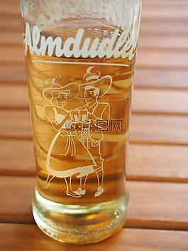 瓶,邻接,almdudler