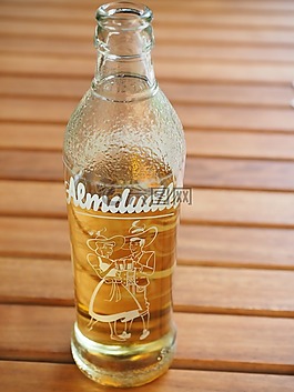 almdudler,瓶,邻接