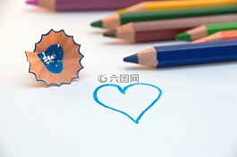 彩色的鉛筆,漆,心臟