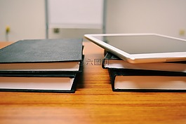 片劑,書籍,辦公桌