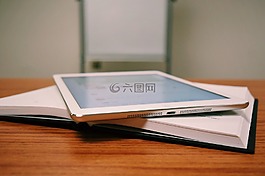 片劑,書籍,辦公桌