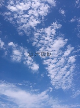 天空,藍(lán)色的天空,云