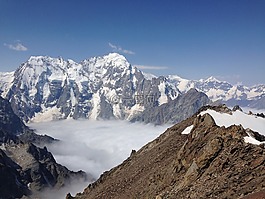 bezengi,山,云