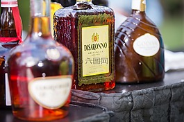 酒精,杏仁,喝