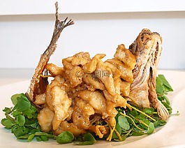 鱸魚,香脆面條,芥末奶油醬