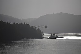 水,霧,山