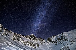 銀河,雪山,滿天星斗的天空