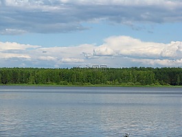 藍(lán)色的天空,水,卡馬河