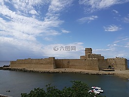 城堡,城堡在海,阿拉贡城堡