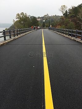 馬路,黃色中心線,游玩