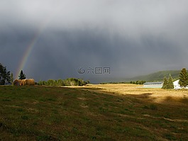 雷暴,黑暗的天空,彩虹