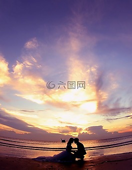 黎明,大海,门还活着