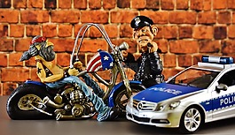 騎自行車的人,摩托車,警方
