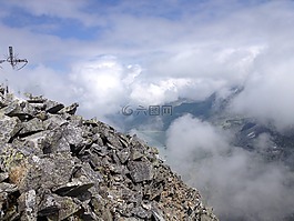 山,首脑会议,首脑会议的跨