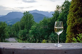 鹽山安全地帶,酒,下班后