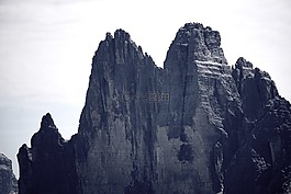 三個 zinnen,白云巖,性質(zhì)