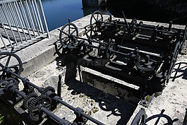 機(jī)器,壩,老