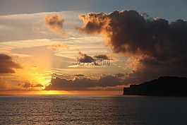 日落,傍晚的天空,海