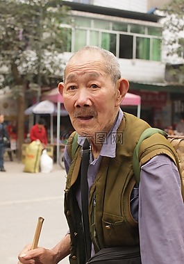 老人,鄉(xiāng)村,迷茫