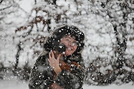 女人,狗,雪