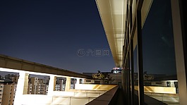 夜晚的天空,屋顶,几点思考